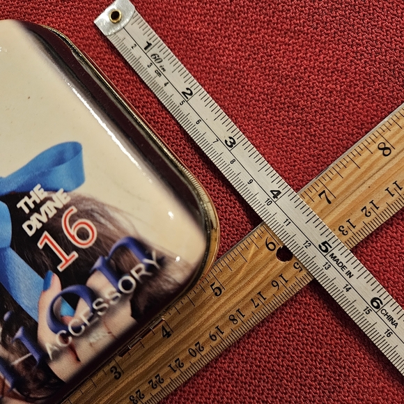 Model marketing graphics hard shell clutch crossbody bag - Picture 2 of 7